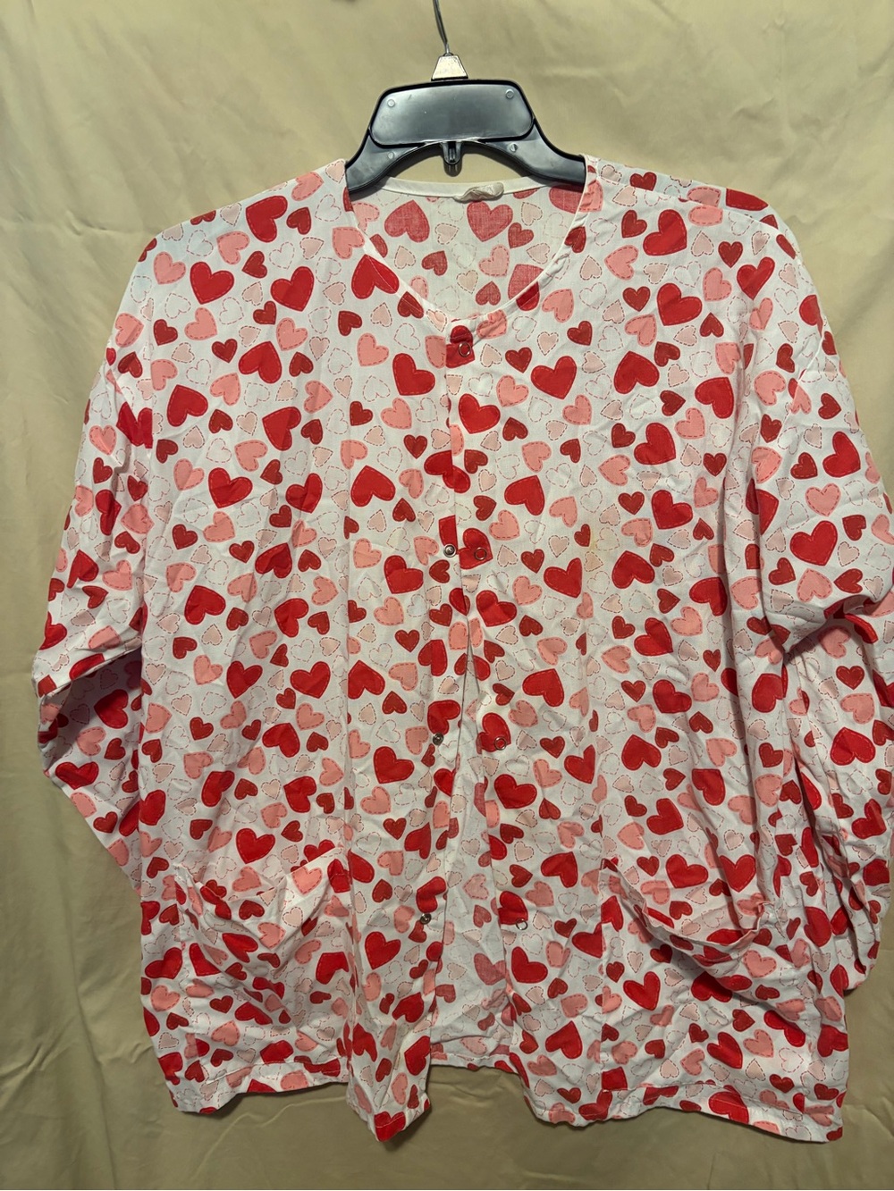 Source Unknown White Scrub Jacket with Red & Pink Hearts